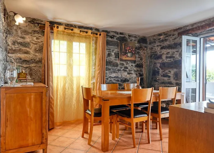 Casa Do Pombal, A In Madeira * Arco da Calheta (Madeira)